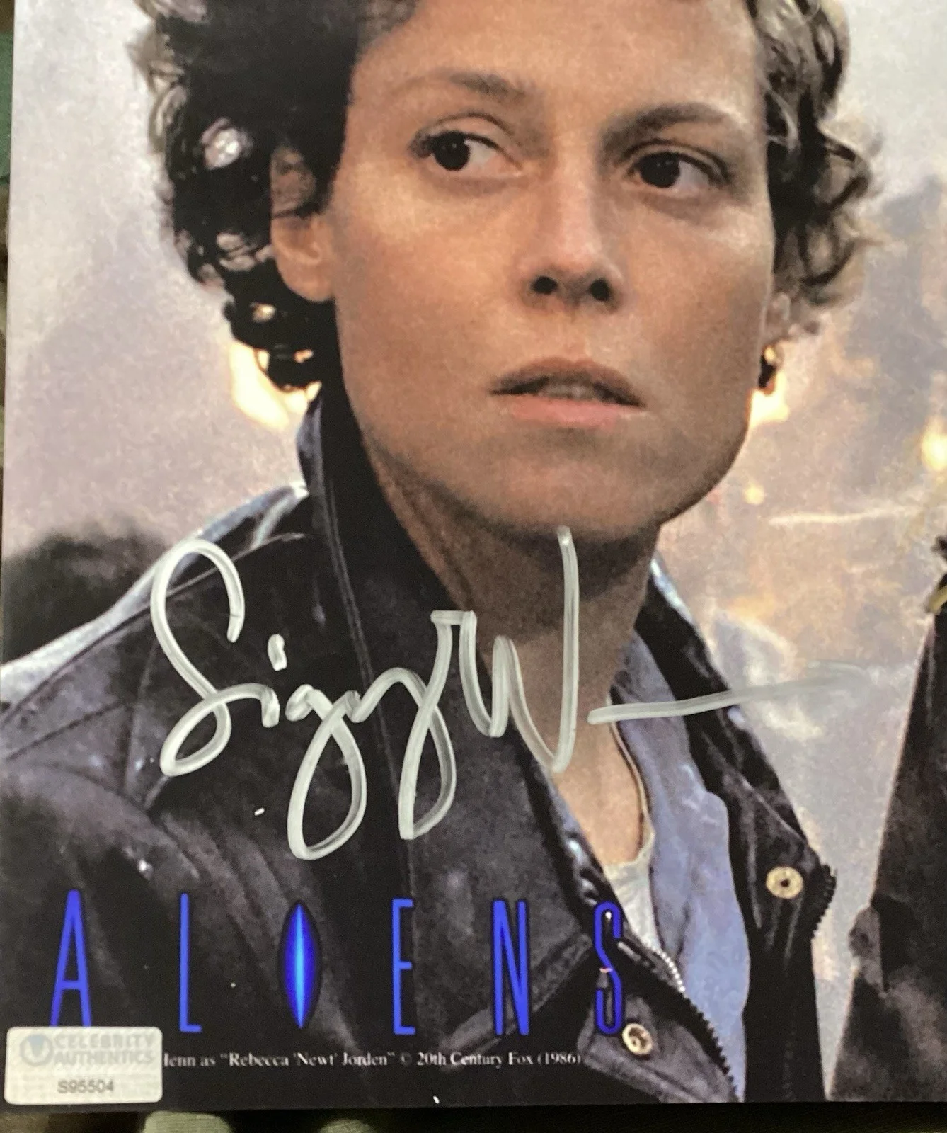 Sigourney Weaver — Sigourney Weaver/Carrie Henn Authentic Signed Color 8x10 Photo Aliens Dual Autos, изображение 2