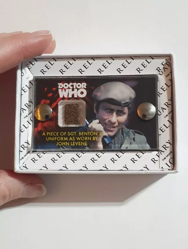 TV Prop mini display Sergeant Benton screen used Doctor Who costume piece & COA, изображение 2
