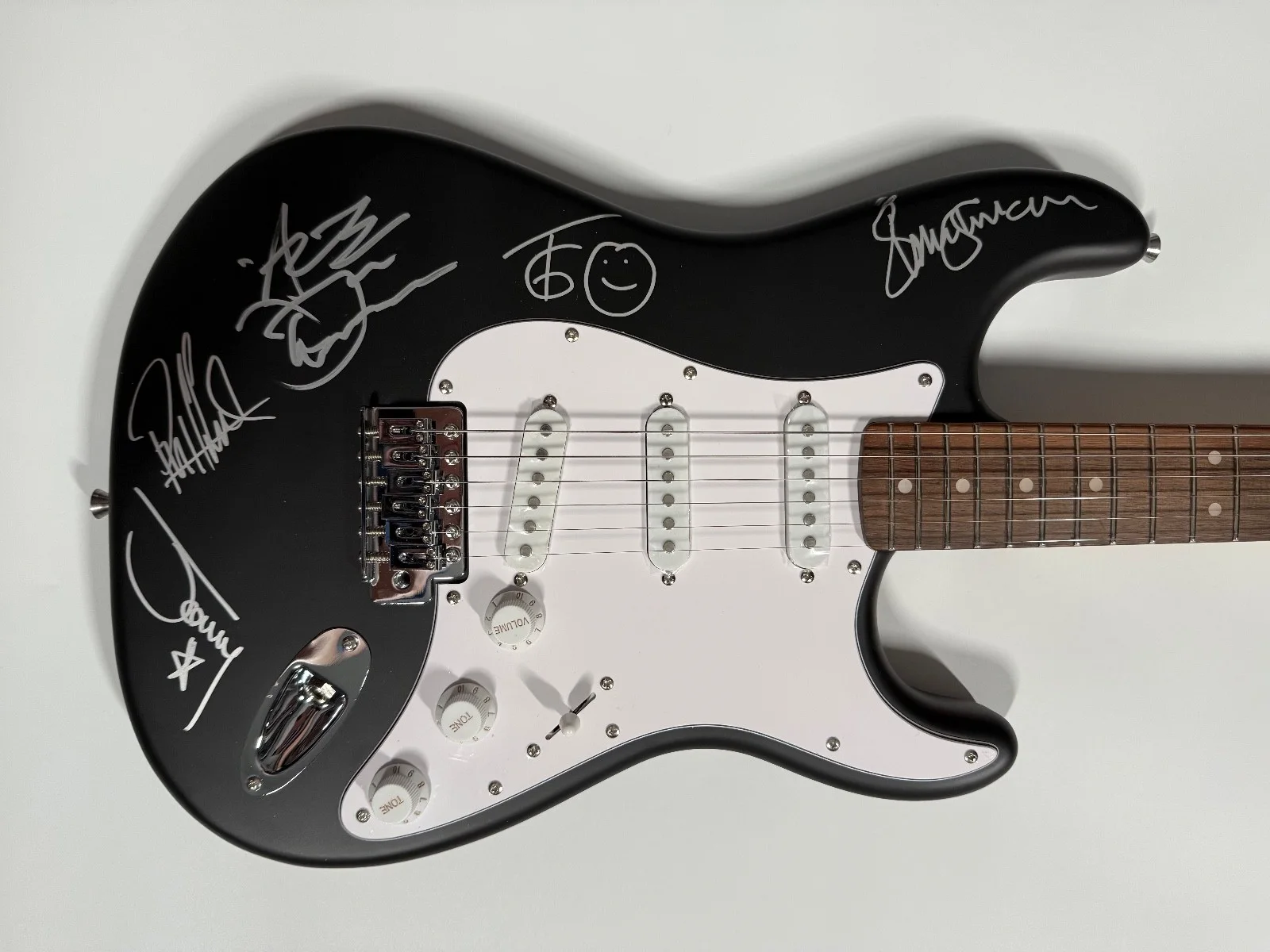 LA Guns ACOA Fully Signed Autograph Fender Squire Guitar Charity, изображение 4