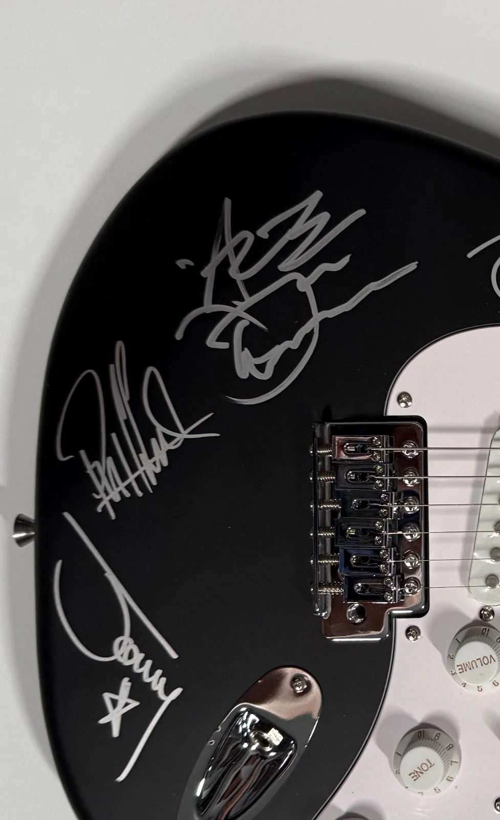 LA Guns ACOA Fully Signed Autograph Fender Squire Guitar Charity, изображение 5