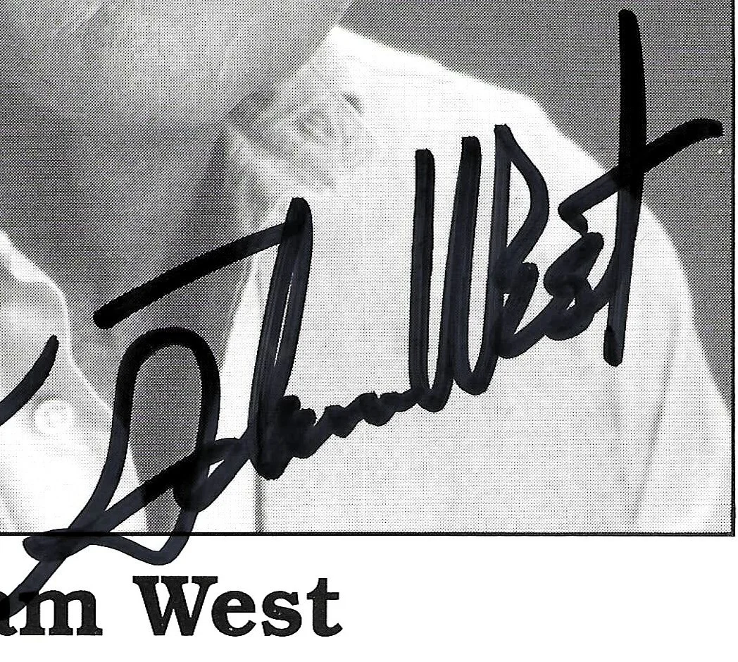 ADAM WEST — ADAM WEST signed DISNEY MGM STUDIOS THEME PARK 7x5 dedicated with COA BATMAN, изображение 2