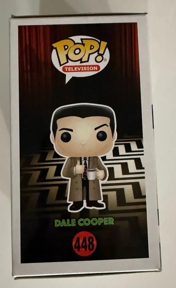 Kyle MacLachlan — KYLE MACLACHLAN SIGNED DALE COOPER TWIN PEAKS FUNKO AGENT COOPER INSCRIPTION BAS, изображение 4