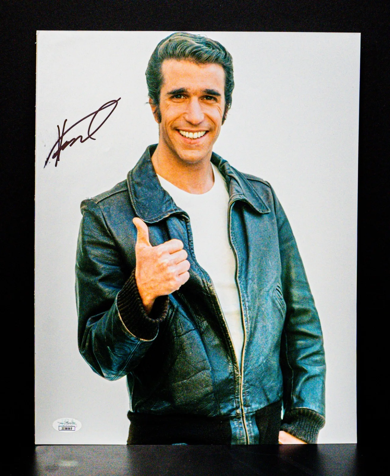 Henry Winkler — Henry Winkler 11x14 Autographed Photo JSA JJ38597