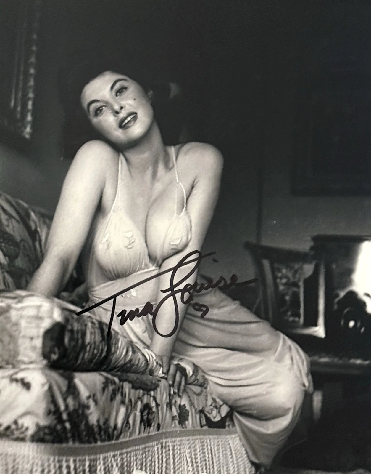 Tina Louise — TINA LOUISE HAND SIGNED 8X10 GILLIGAN'S ISLAND GINGER HOT & BEAUTIFUL MOVIE STAR