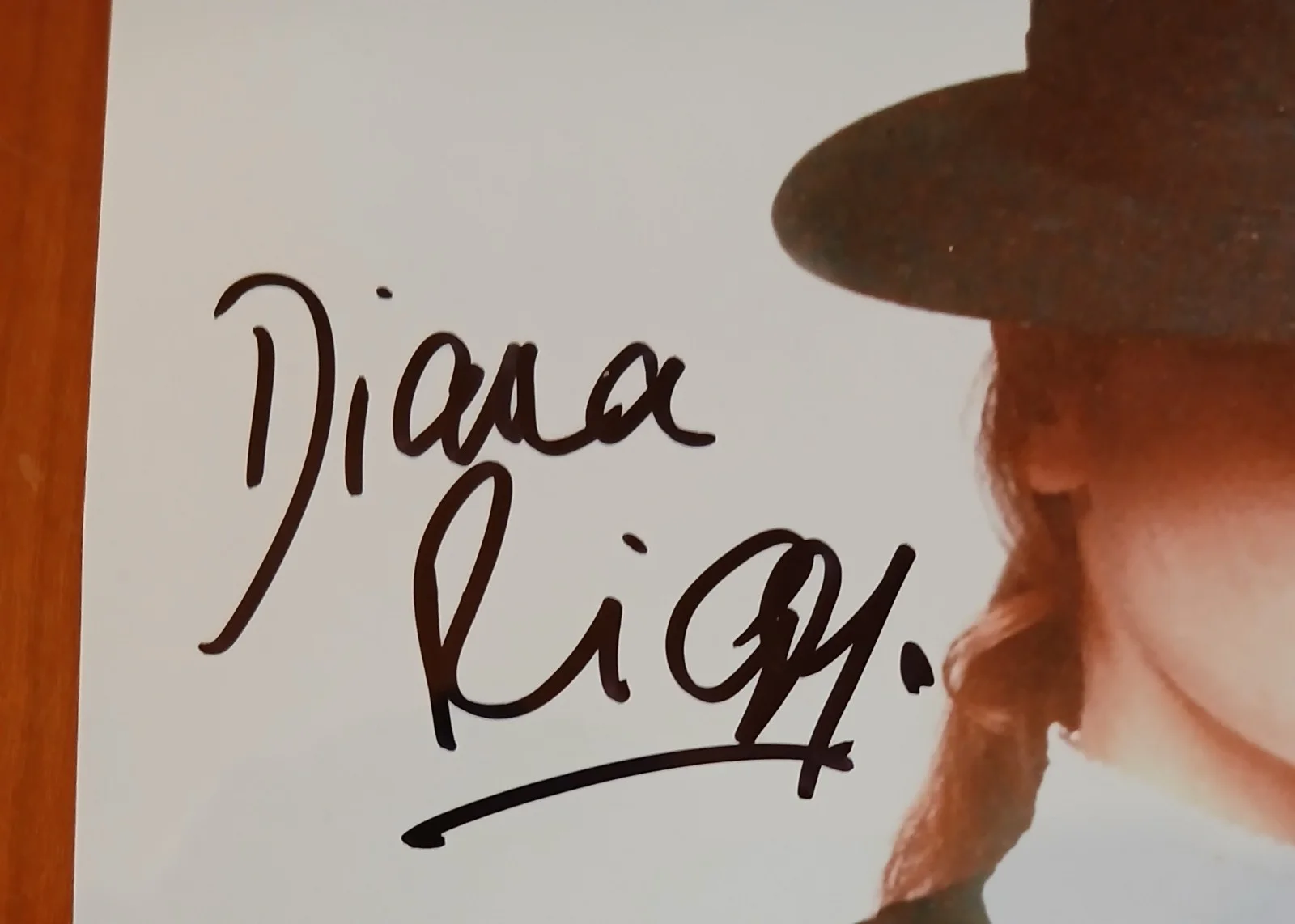 Diana Rigg — Diana Rigg, James Bond Girl, Signed Autographed 10x8 Photo, Coa, изображение 3