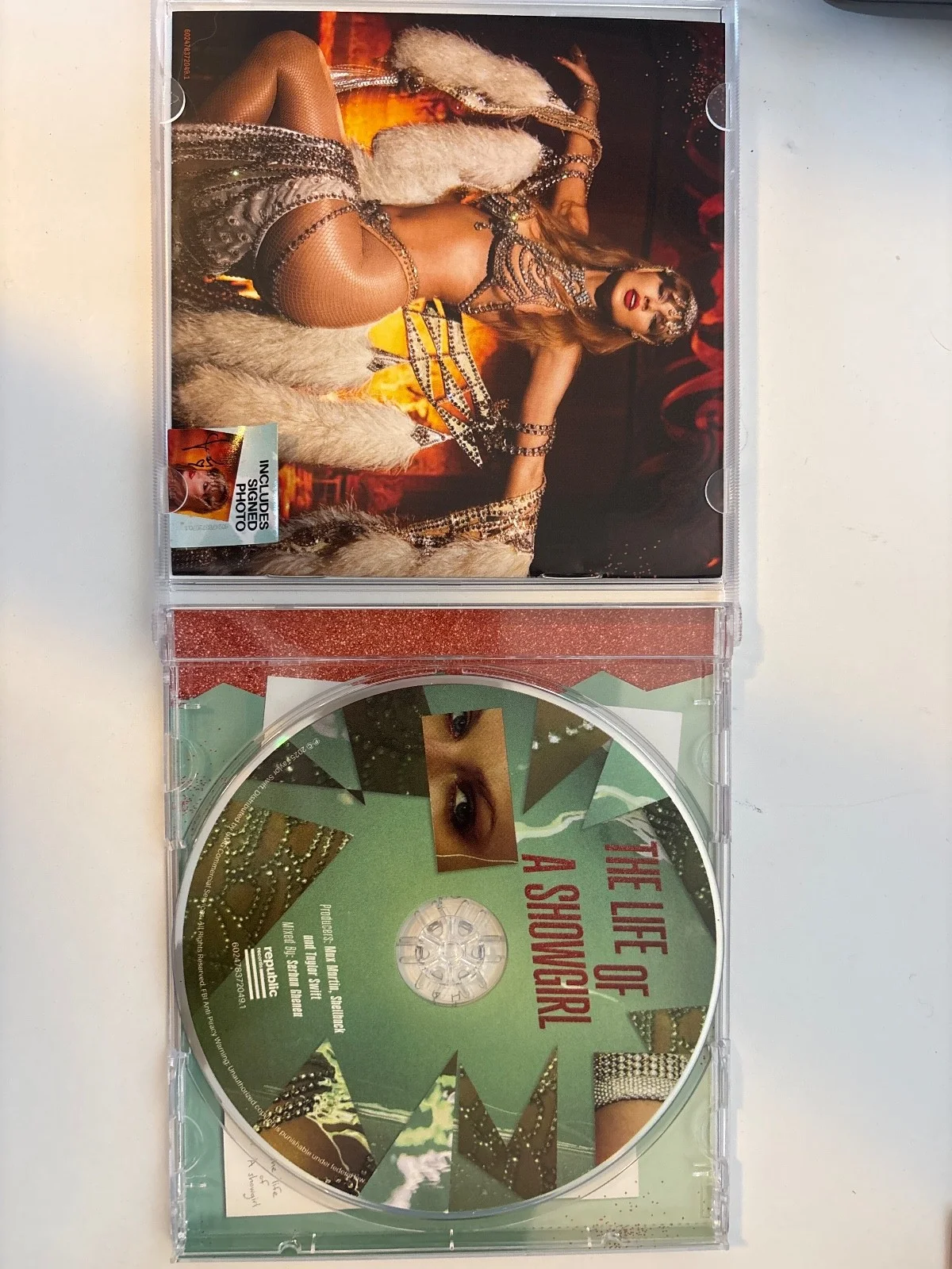 *UNSEALED* The Life of A Showgirl: Signed CD#1 Signed by Taylor Swift, изображение 2