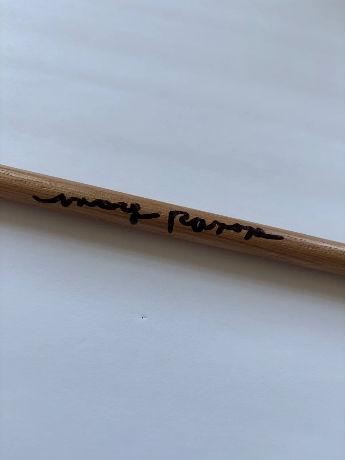MARKY RAMONE SIGNED DRUM STICK DRUMSTICK THE RAMONES BAND JOEY TOMMY RICHIE BAS, изображение 2