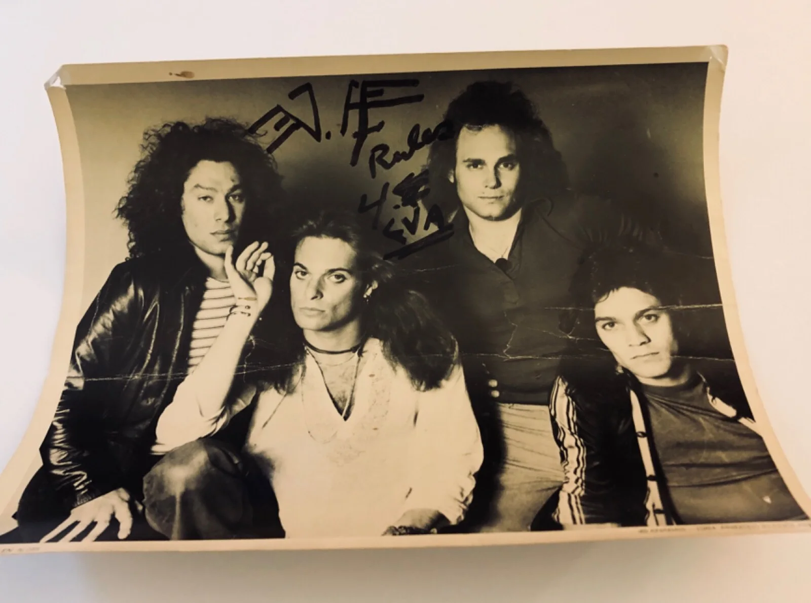 Vintage Black/White 1984 VAN HALEN PHOTO Signed "VH RULES 4 EVA” ANABAS England, image 2