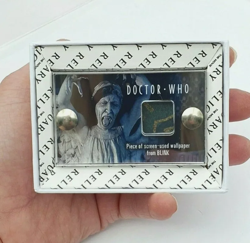 TV Prop Production Doctor Who Blink Weeping Angel costume piece display with COA, изображение 4