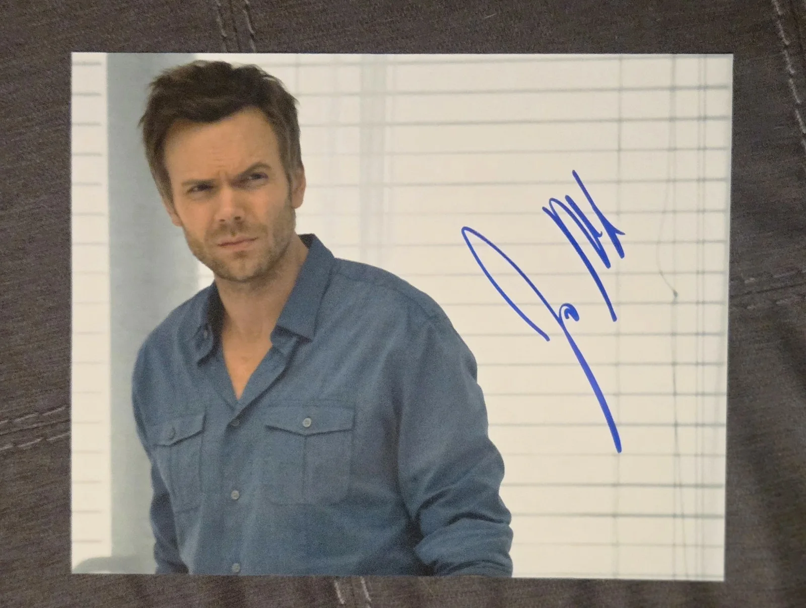 Joel McHale — Joel McHale Autograph Signed 8x10 Photo Community