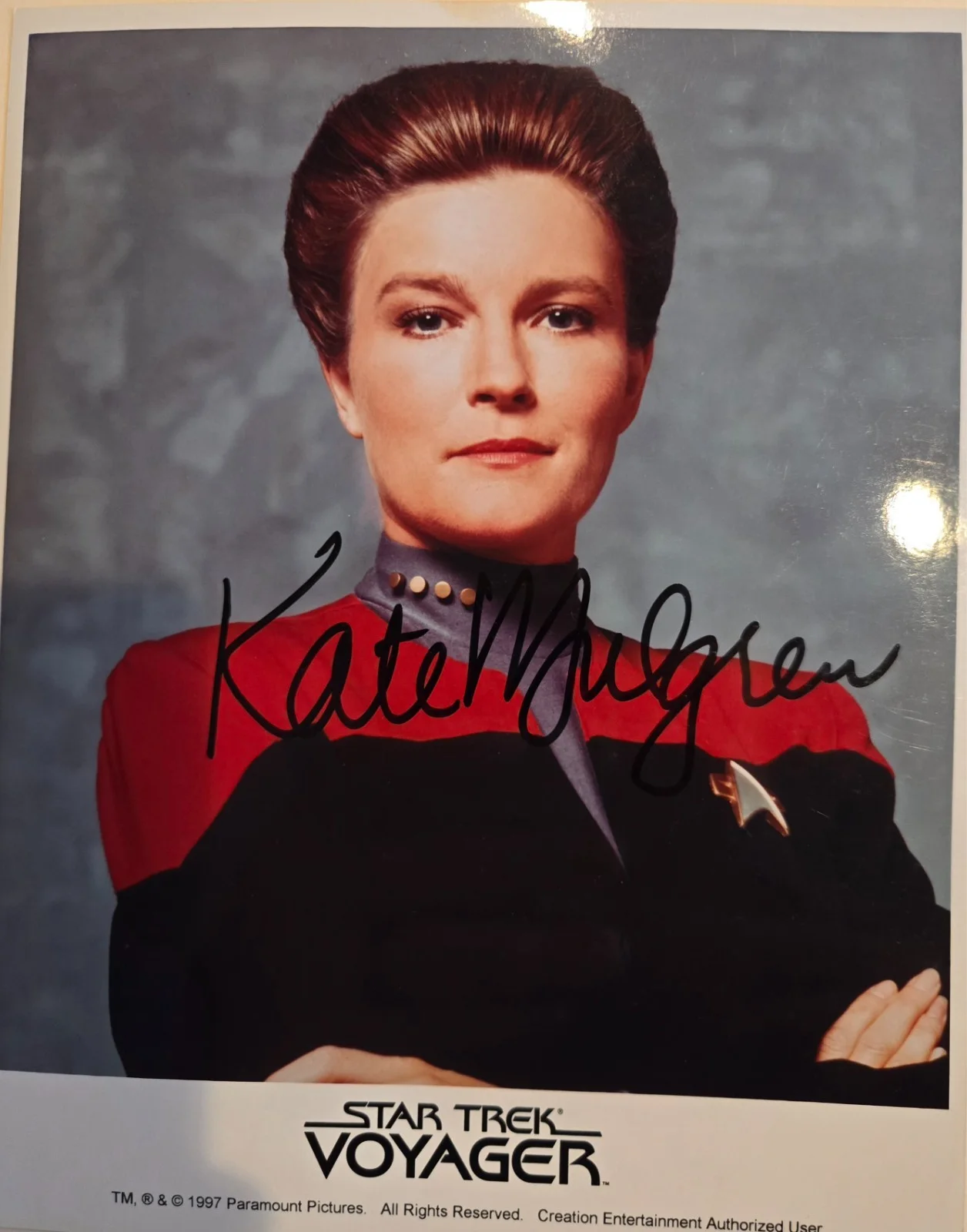 Kate Mulgrew — KATE MULGREW signed 8x10 STAR TREK VOYAGER KATHRYN JANEWAY Autographed Photo