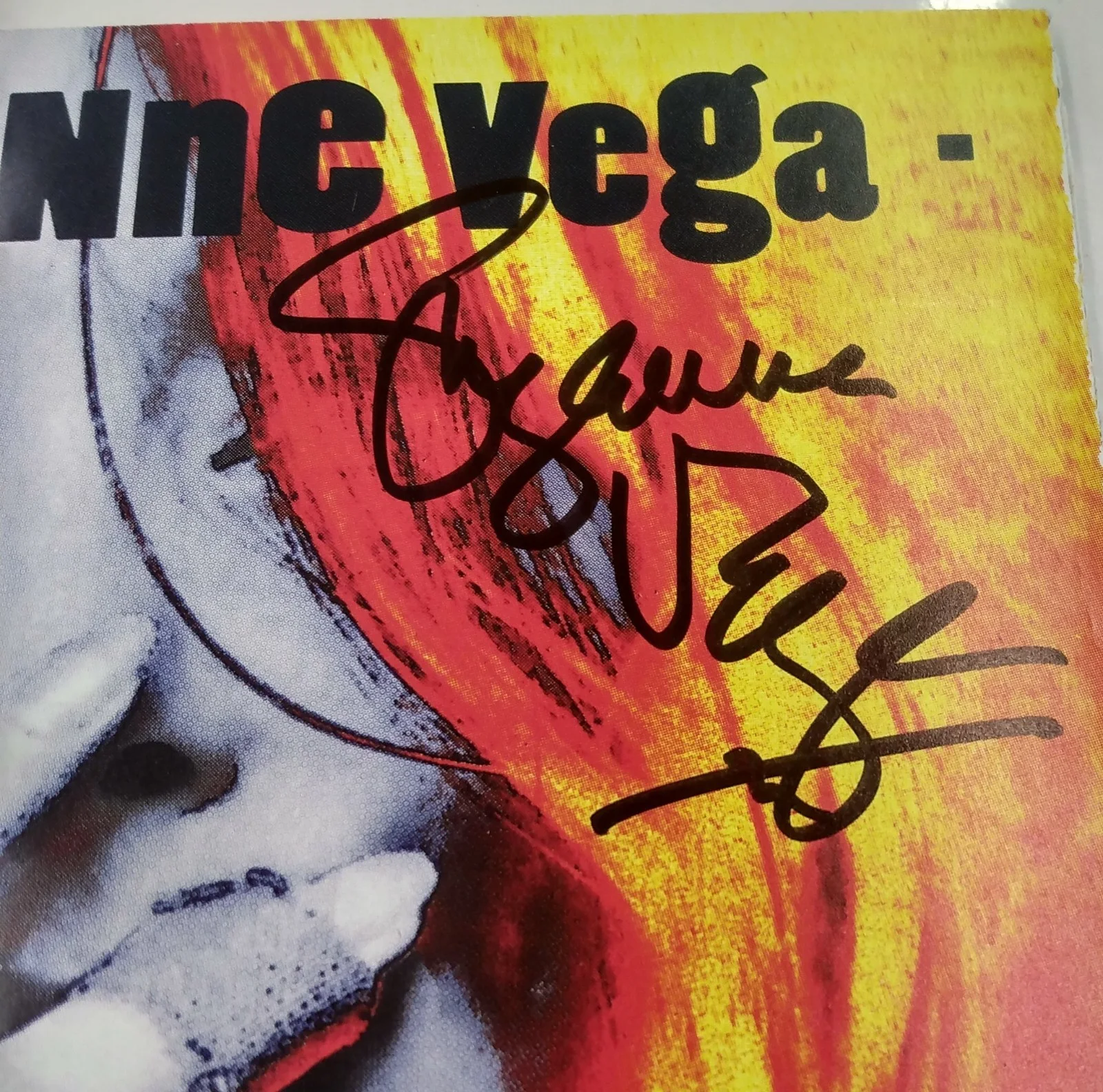 suzanne vega - signed - autographed - 99.9f - compact disc, image 2