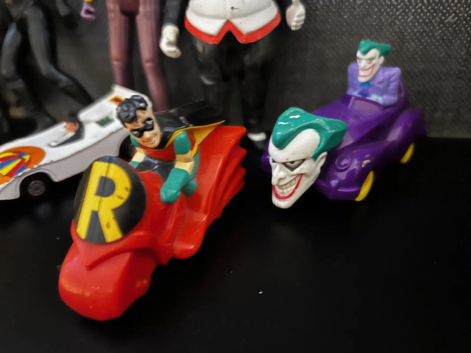 Vintage Collection of Batman figures ROBIN The Penguin THE JOKER cars Keyring, изображение 5