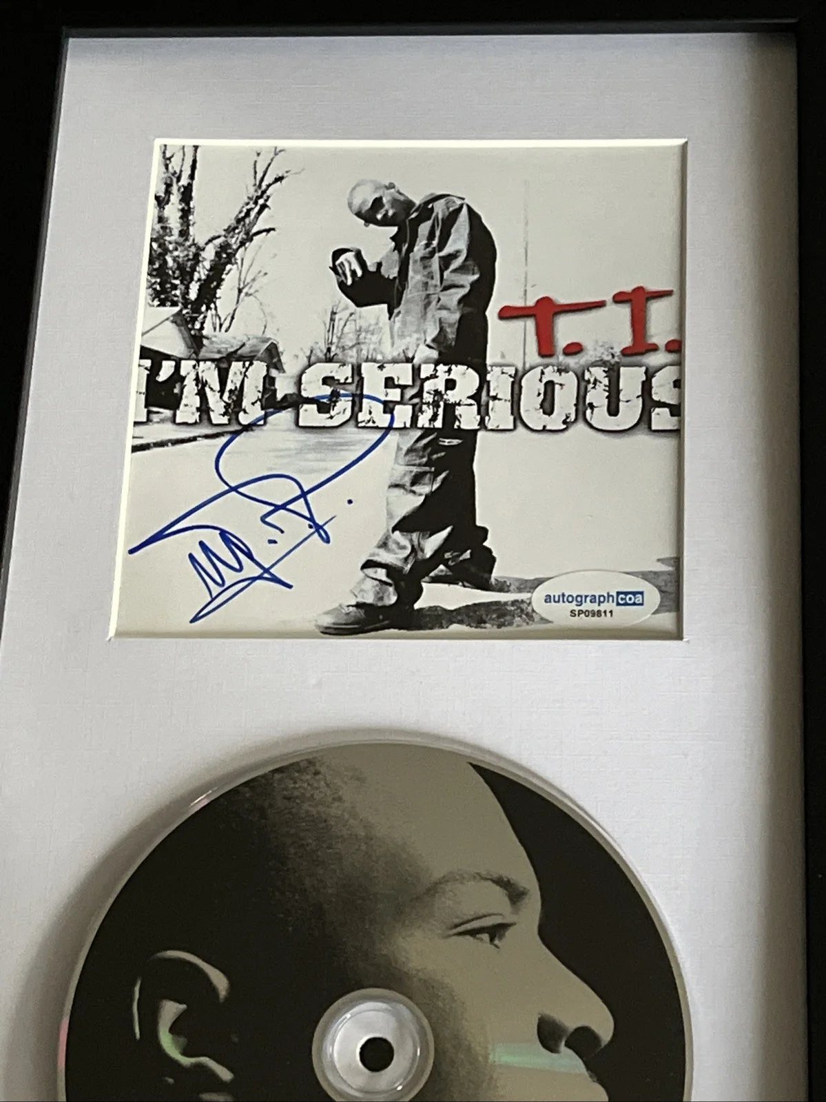 TI T.I. SIGNED AUTOGRAPH FRAMED CD DISPLAY IM SERIOUS ACOA RAP LEGEND HIP HOP, изображение 2