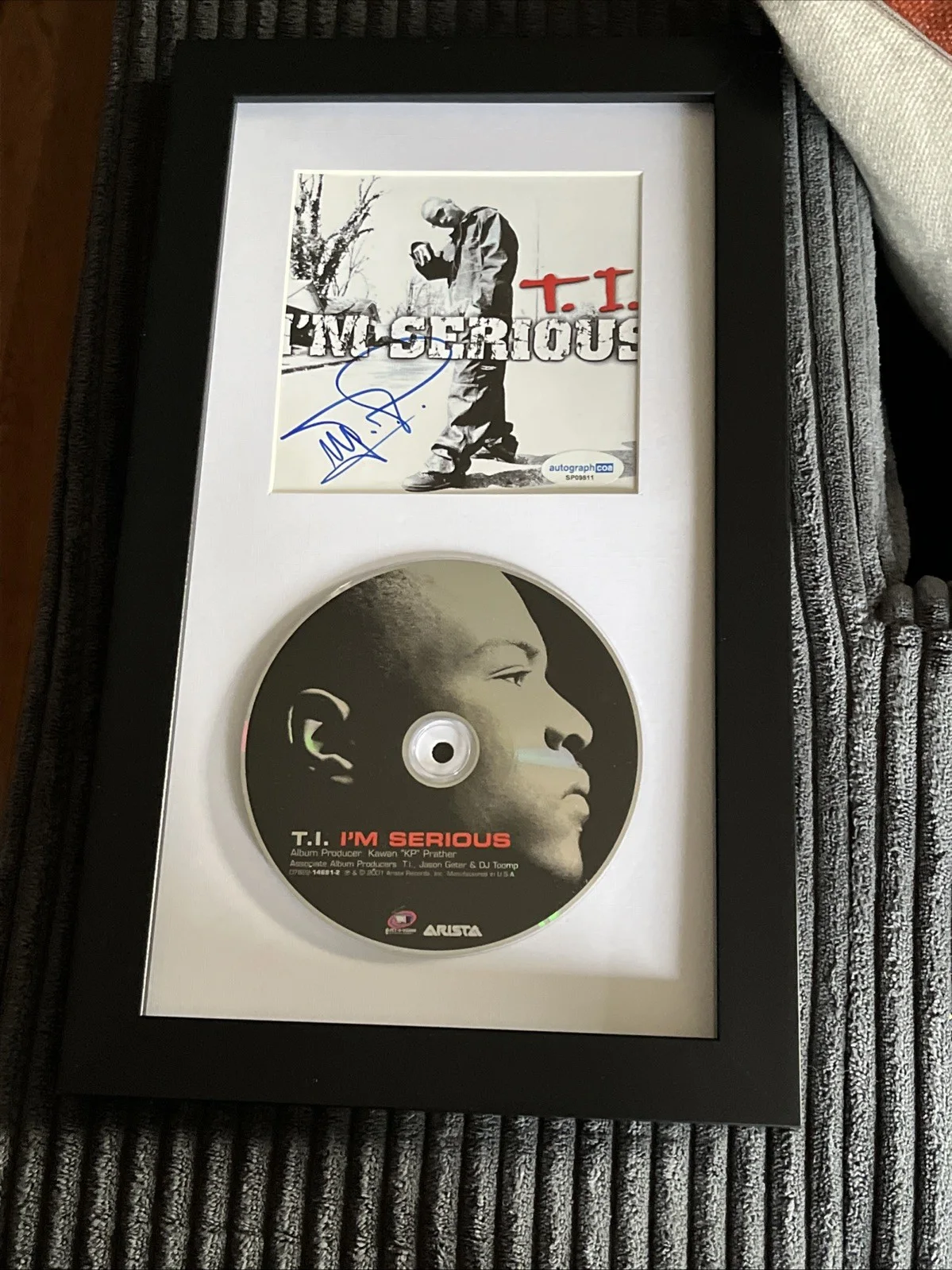 TI T.I. SIGNED AUTOGRAPH FRAMED CD DISPLAY IM SERIOUS ACOA RAP LEGEND HIP HOP, изображение 3