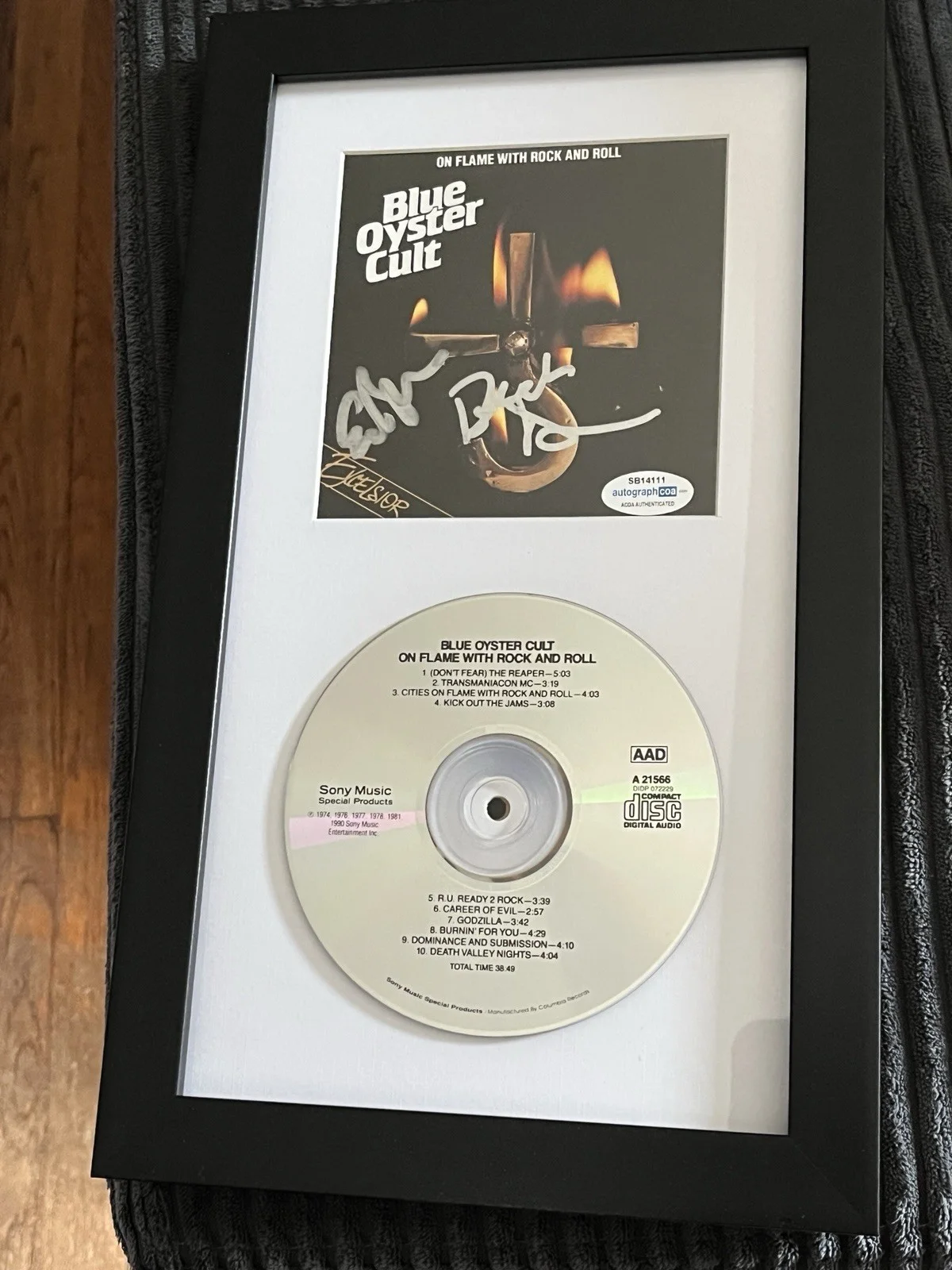 BUCK DHARMA ERIC BLOOM BLUE OYSTER CULT SIGNED AUTOGRAPH FRAMED CD DISPLAY ACOA, image 3