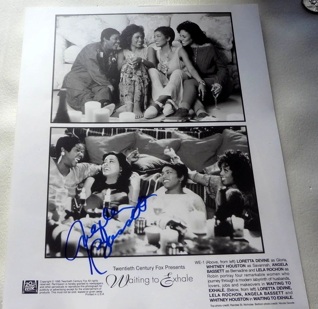 ANGELA PASSETT — WAITING TO EXHALE Signed -ANGELA BASSET- PHOTO (w/ WHITNEY HOUSTON) w/ COHEN COA, изображение 2