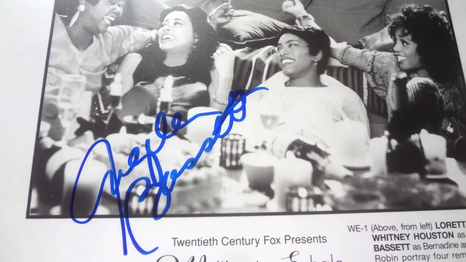ANGELA PASSETT — WAITING TO EXHALE Signed -ANGELA BASSET- PHOTO (w/ WHITNEY HOUSTON) w/ COHEN COA, изображение 3