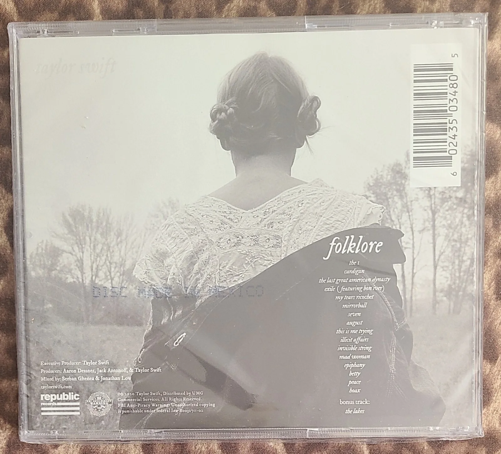 TAYLOR SWIFT Signed Folklore CD, image 3