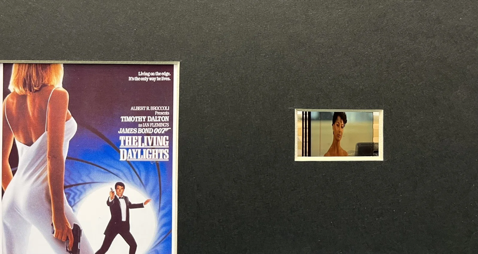 007 JAMES BOND. THE LIVING DAYLIGHTS. 35mm Film Cell Mounted Display, изображение 3