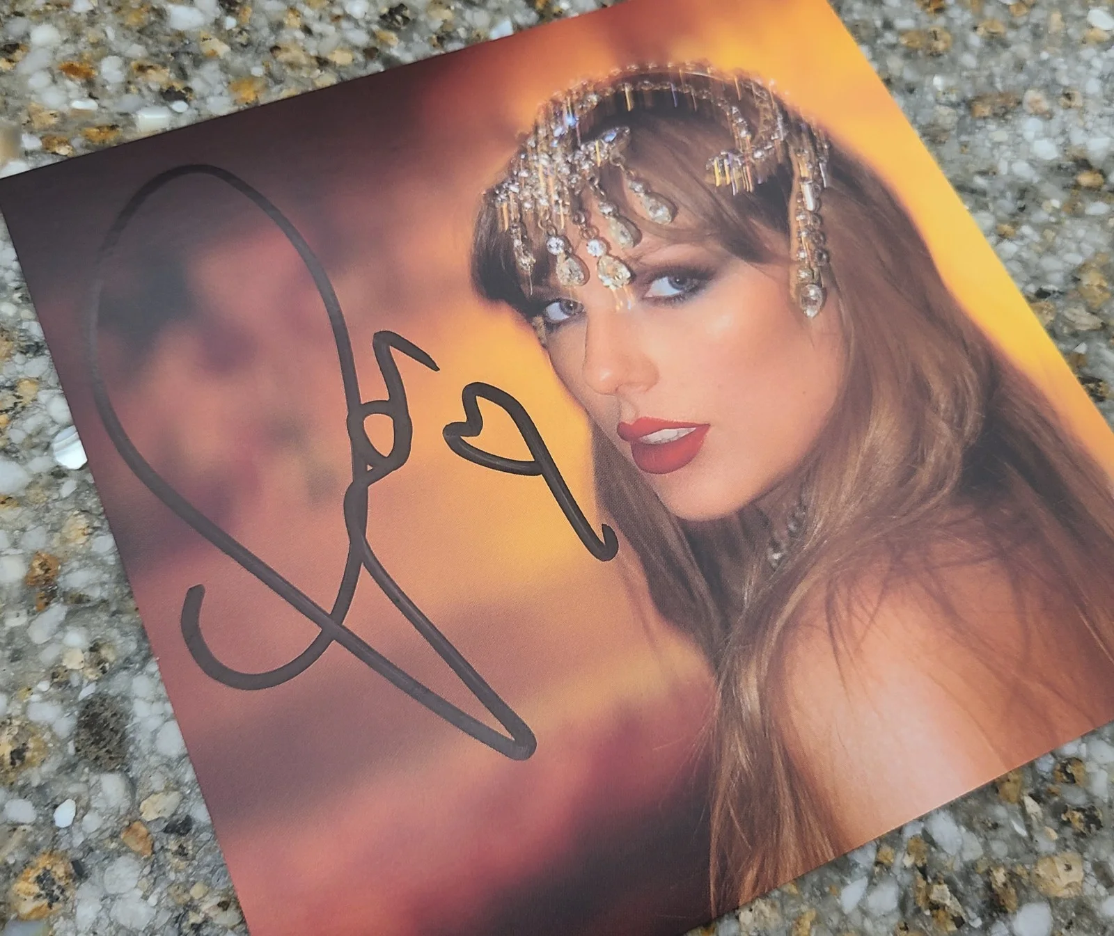 Taylor Swift The Life of a Showgirl CD + Hand Signed Photo 1, изображение 3