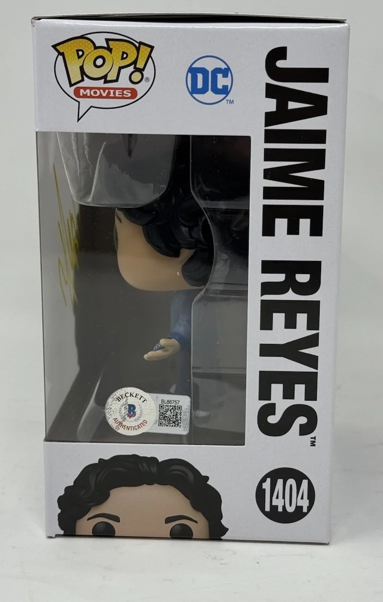 Xolo Mariduena — Xolo Mariduena Signed Blue Beetle Jaime Reyes Funko Pop #1404 Autograph Beckett, изображение 3