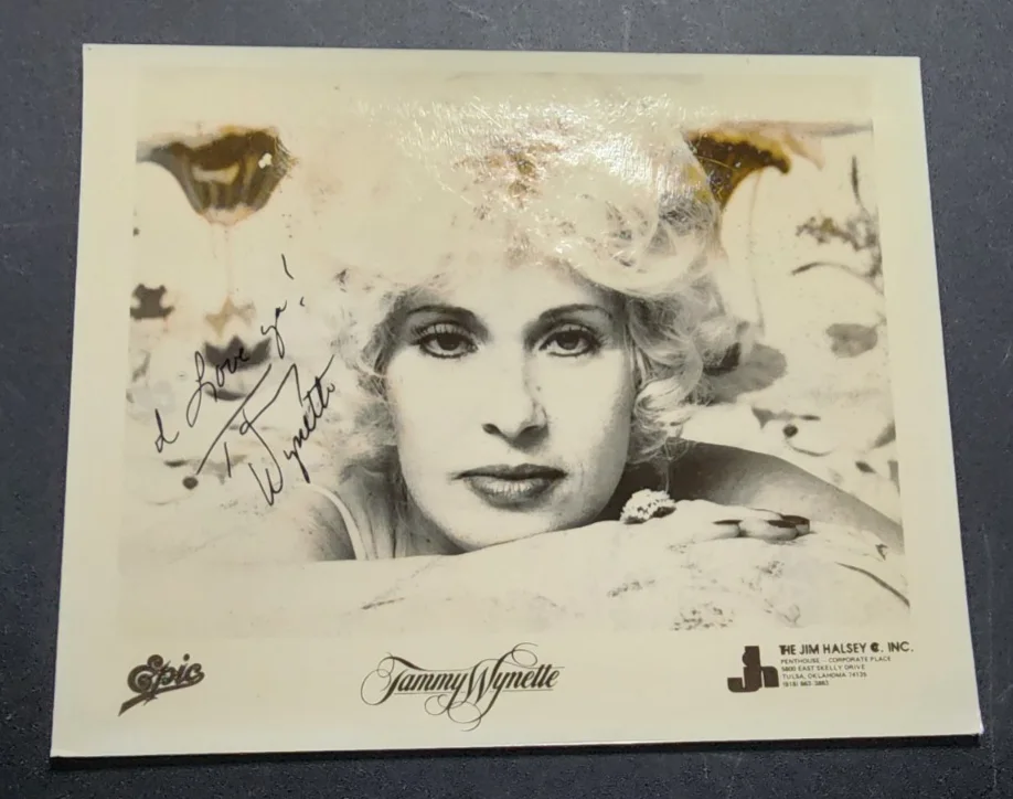 TAMMY WYNETTE SIGNED 8X10 PHOTO COUNTRY MUSIC - Epic, Penthouse, изображение 2