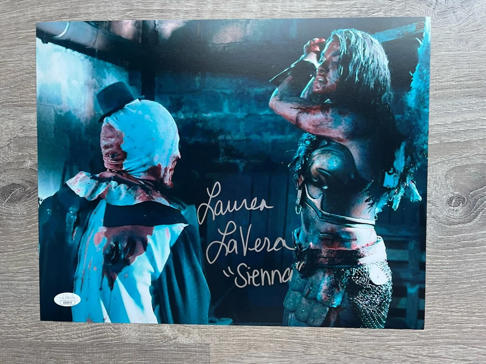 Lauren LaVera — Lauren LaVera Signed Terrifier 2 11x14 Photo JSA COA Sienna Art The Clown, изображение 2