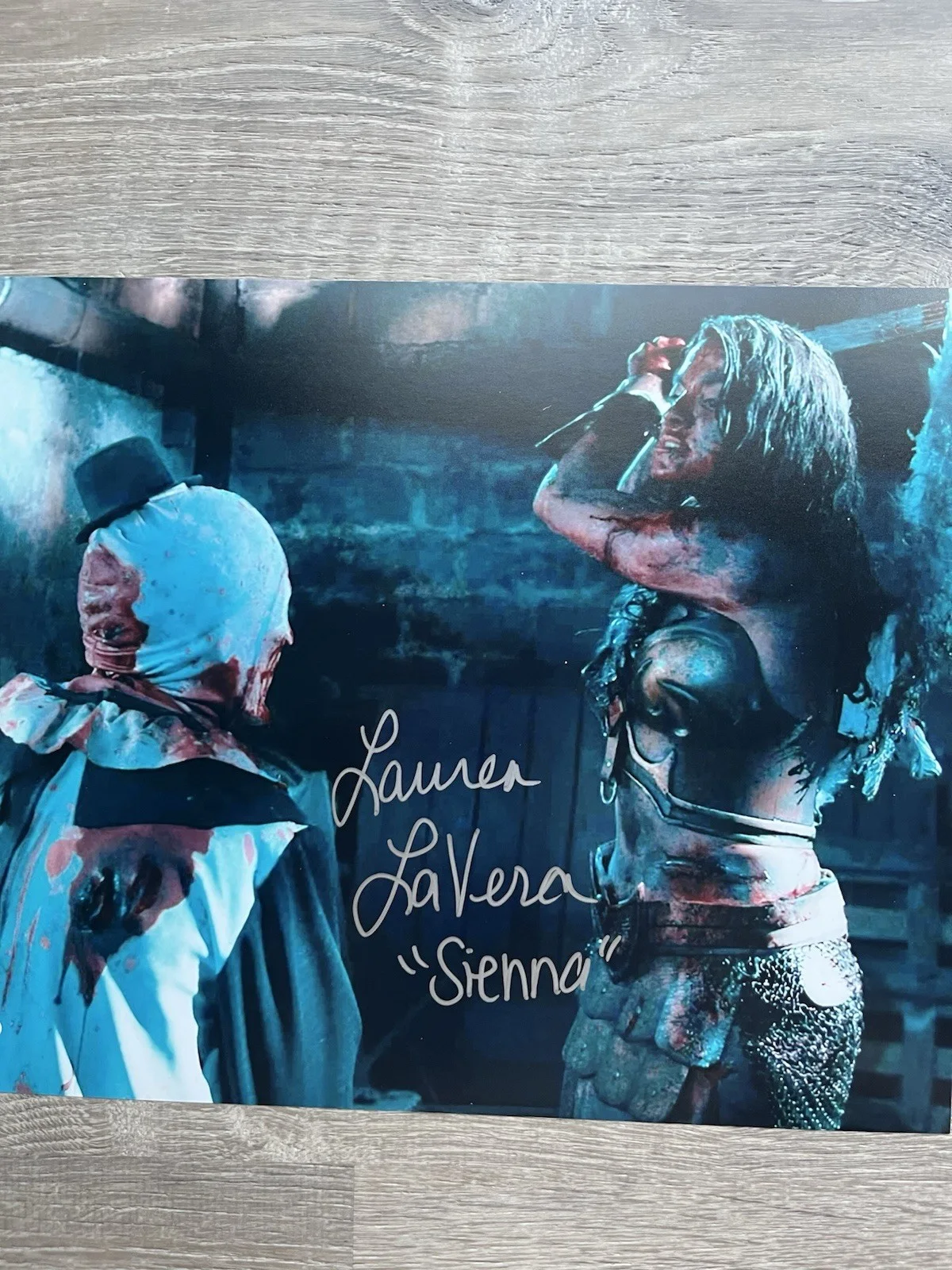 Lauren LaVera — Lauren LaVera Signed Terrifier 2 11x14 Photo JSA COA Sienna Art The Clown, изображение 3