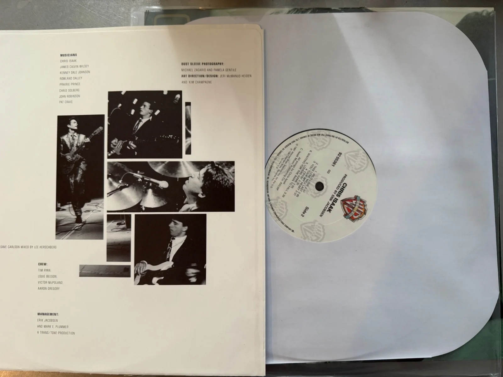 Chris Isaak : S/T signed LP autographed vinyl ( Heart Shaped World ), изображение 2