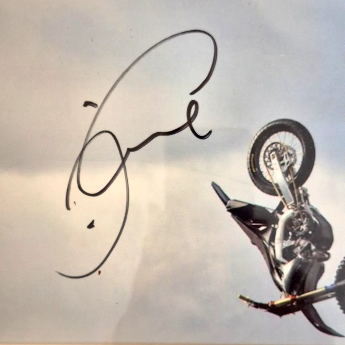 TOM CRUISE — TOM CRUISE SIGNED AUTOGRAPHED FRAMED 11X14 MISSION IMPOSSIBLE PHOTO RARE JSA COA, image 2