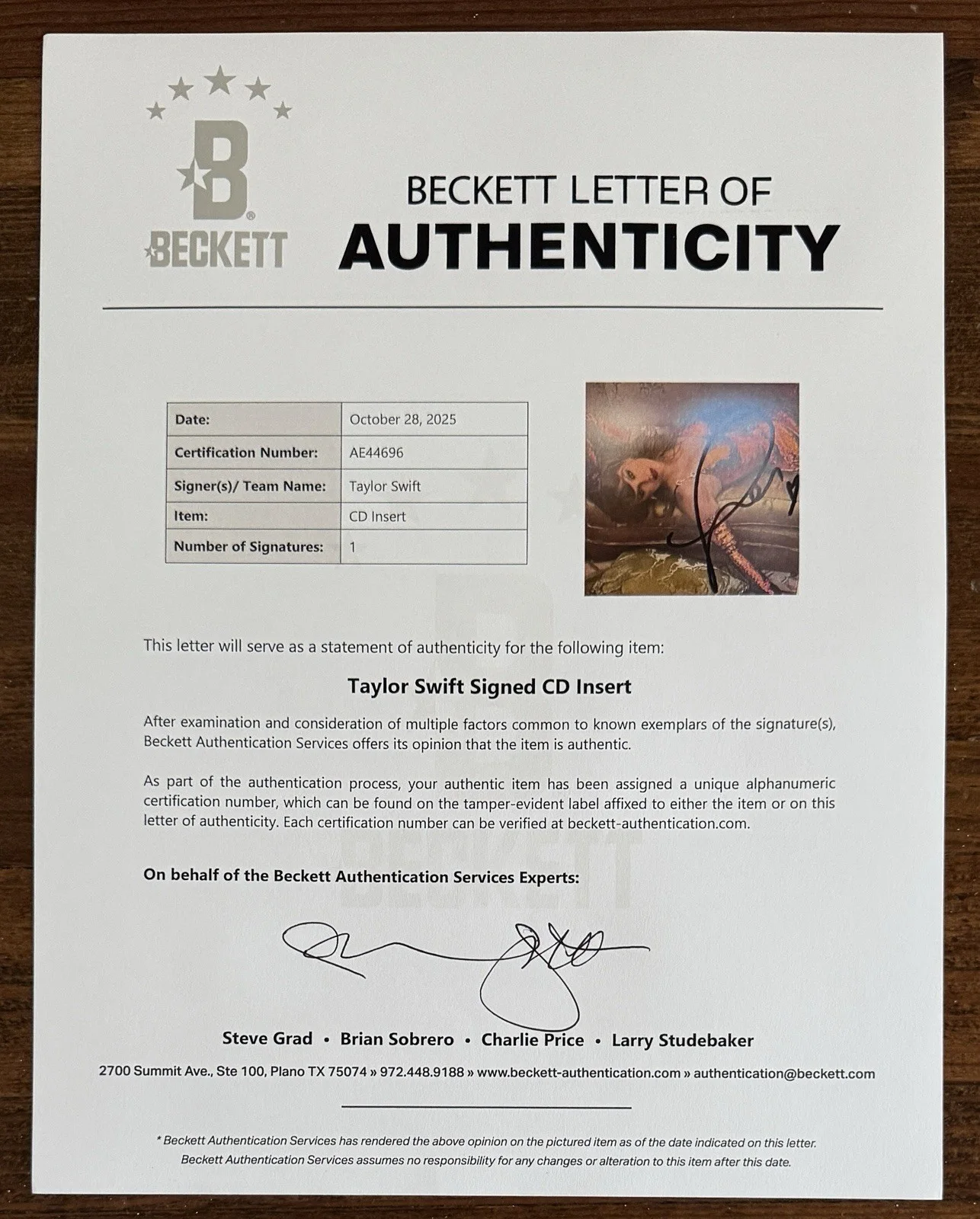 SIGNED RARE HEART TAYLOR SWIFT LIFE OF A SHOWGIRL PHOTO #2 & CD BAS BECKETT COA, изображение 4