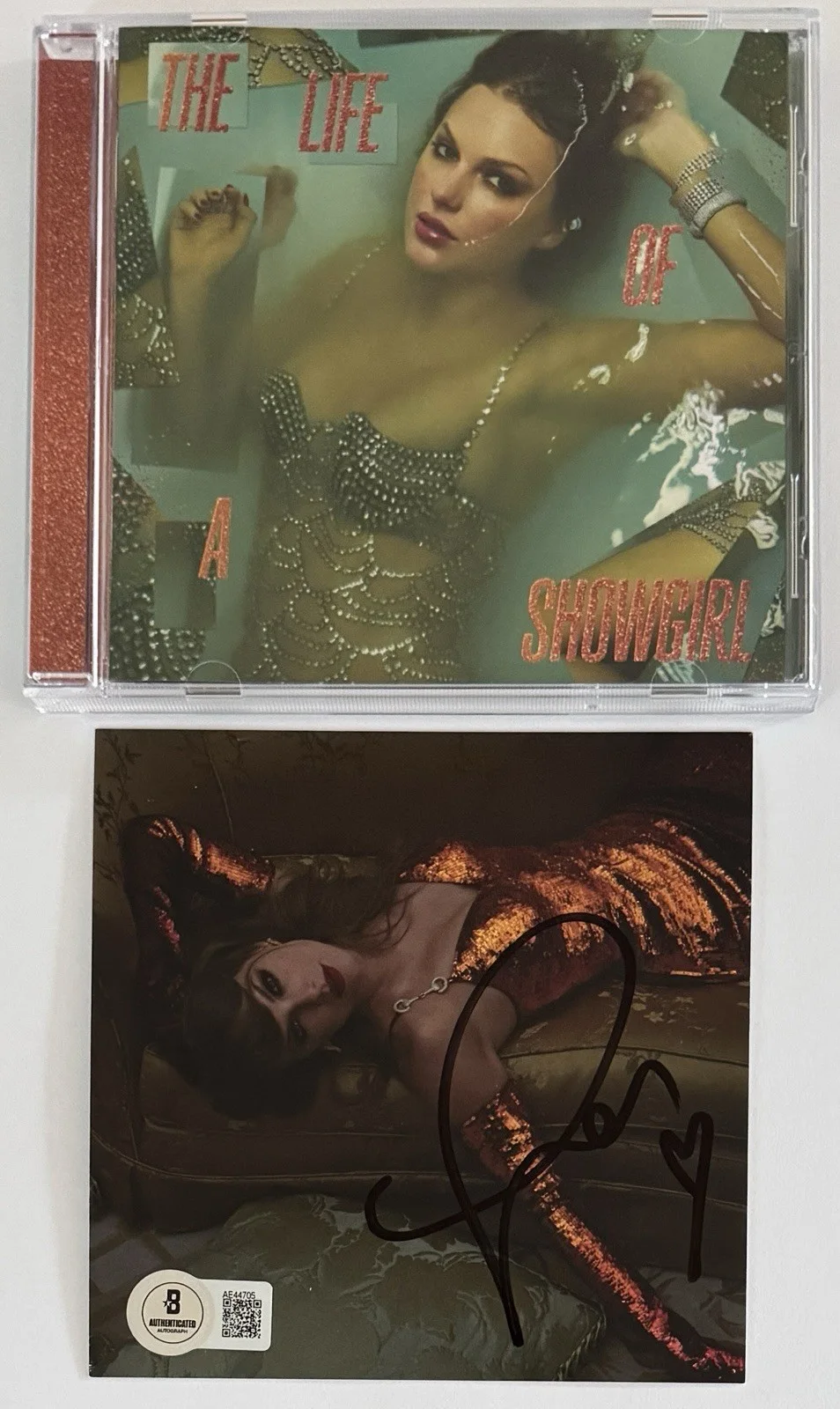 SIGNED LONG HEART TAYLOR SWIFT LIFE OF A SHOWGIRL PHOTO #2 & CD BAS BECKETT COA, изображение 2
