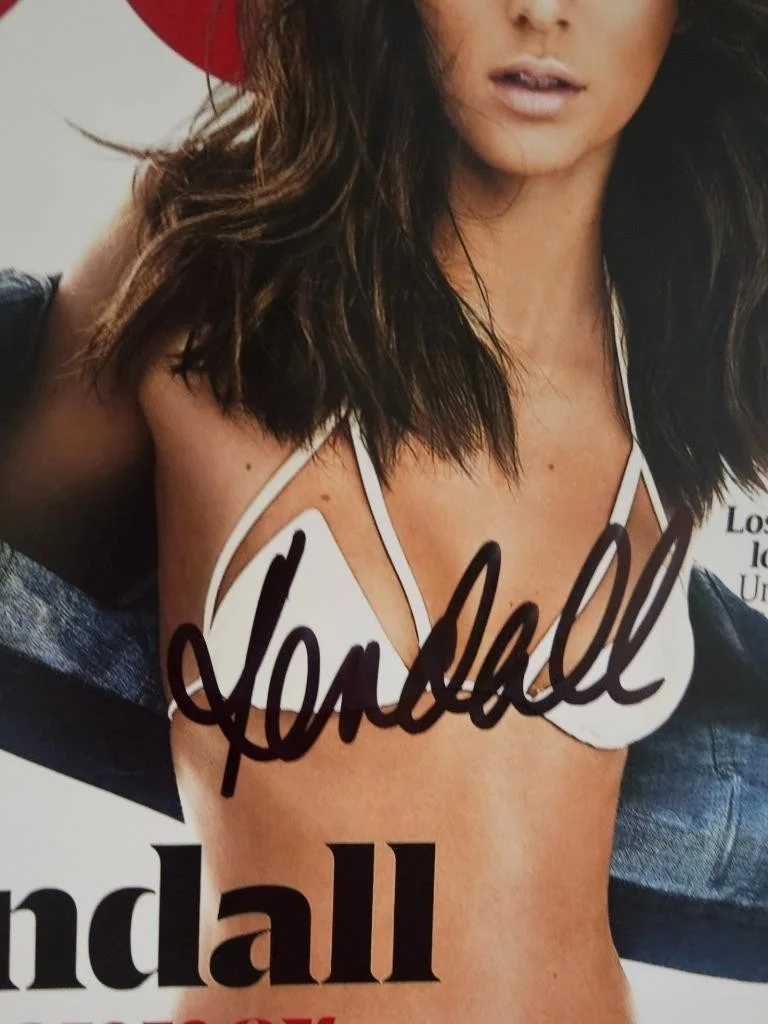 KENDALL JENNER — KENDALL JENNER HAND SIGNED AUTOGRAPHED 8X10 PHOTO GQ COVER KARDASHIANS MODEL COA, изображение 2