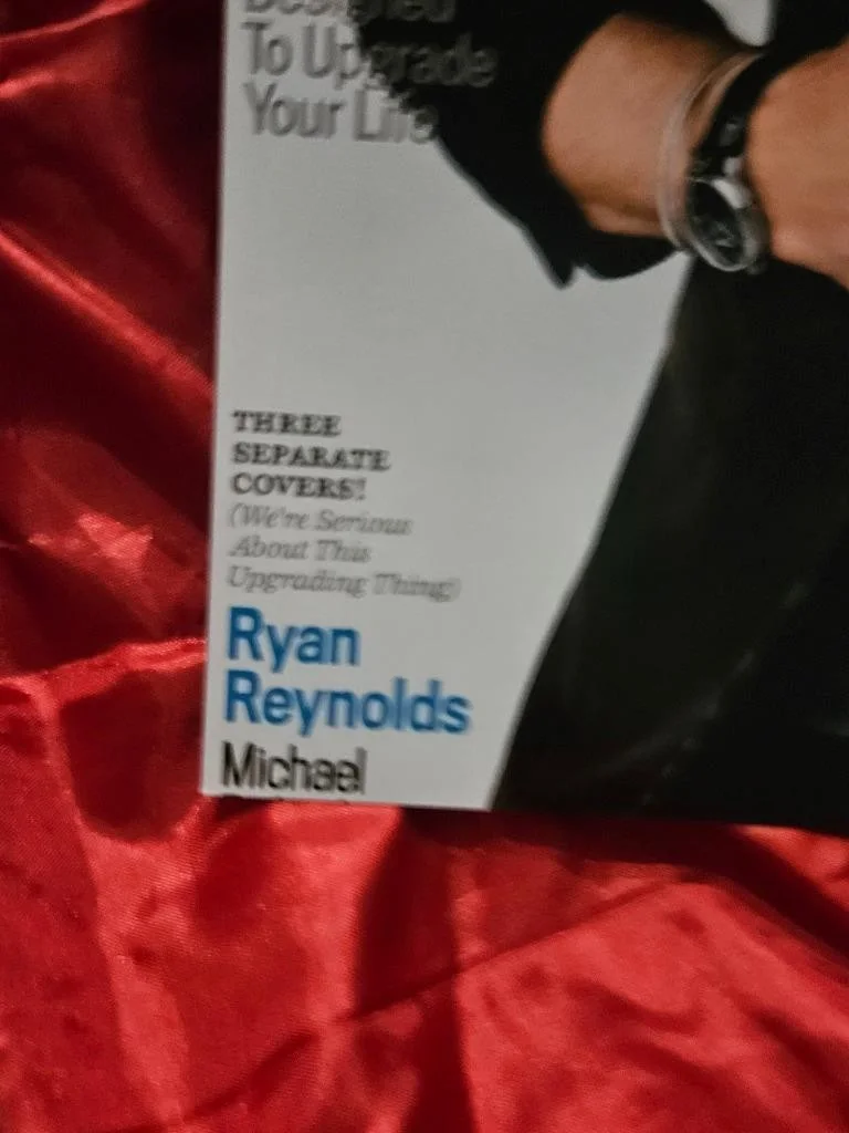 RYAN REYNOLDS — RYAN REYNOLDS HAND SIGNED AUTOGRAPHED 8X10 PHOTO GQ COVER MARVEL DEADPOOL W/ COA, изображение 3
