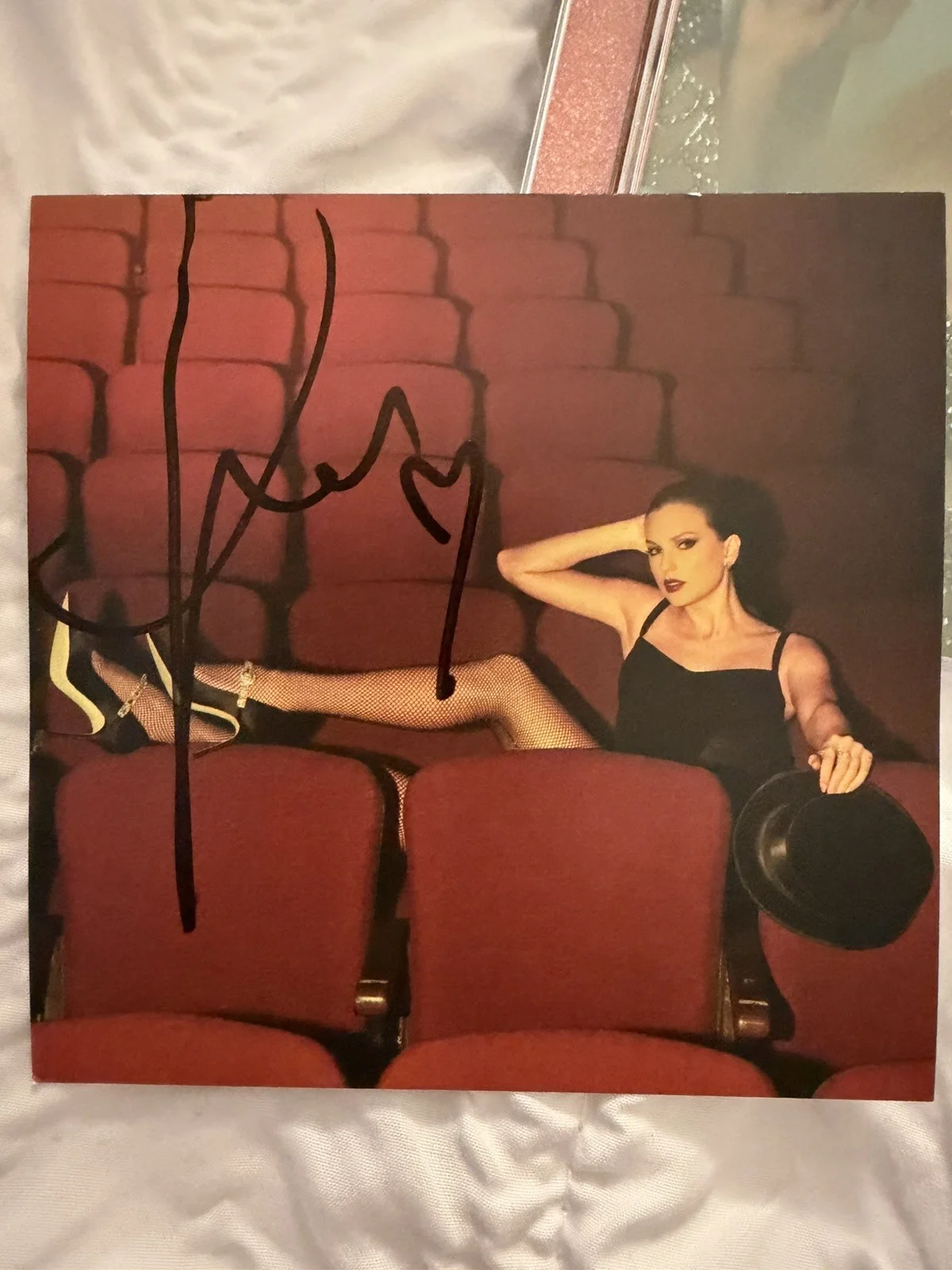 Taylor Swift The Life of a Showgirl Signed CD Photo 4 Opened/Unplayed, изображение 2