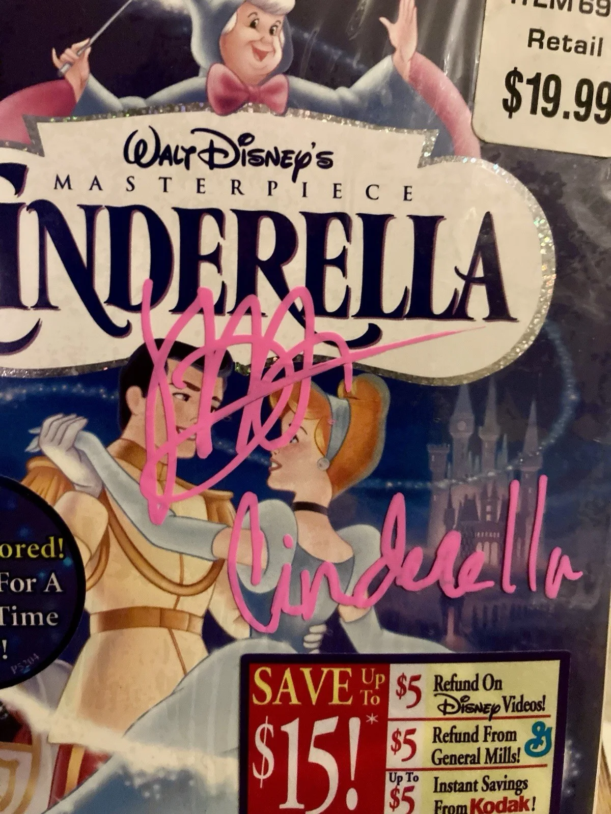 Dual Signed Jennifer Hale/Lily James 1995 Disney Cinderella VHS Clamshell Sealed, изображение 2