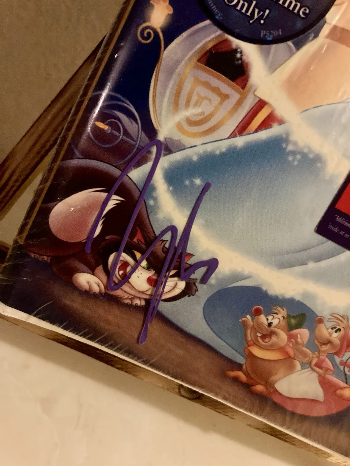 Dual Signed Jennifer Hale/Lily James 1995 Disney Cinderella VHS Clamshell Sealed, изображение 3