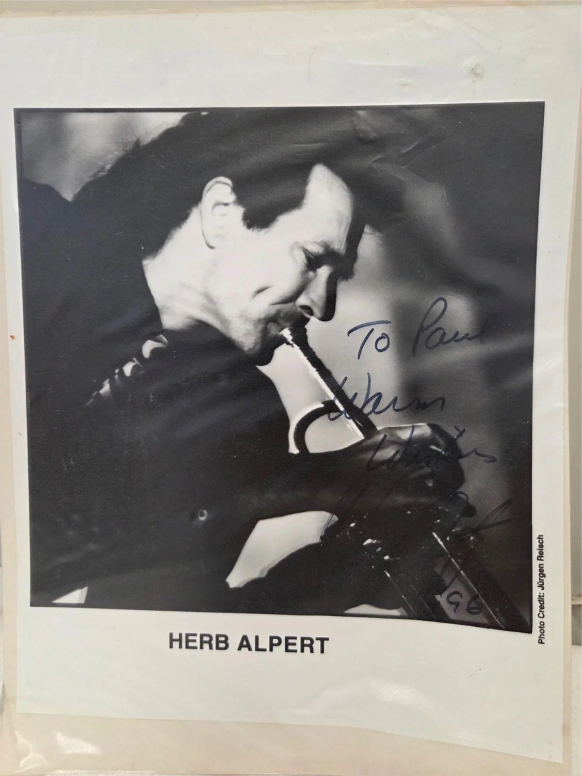 Herb Alpert Autographed Photo 8x10 B&W Trumpet Jazz Signed Promo, изображение 3