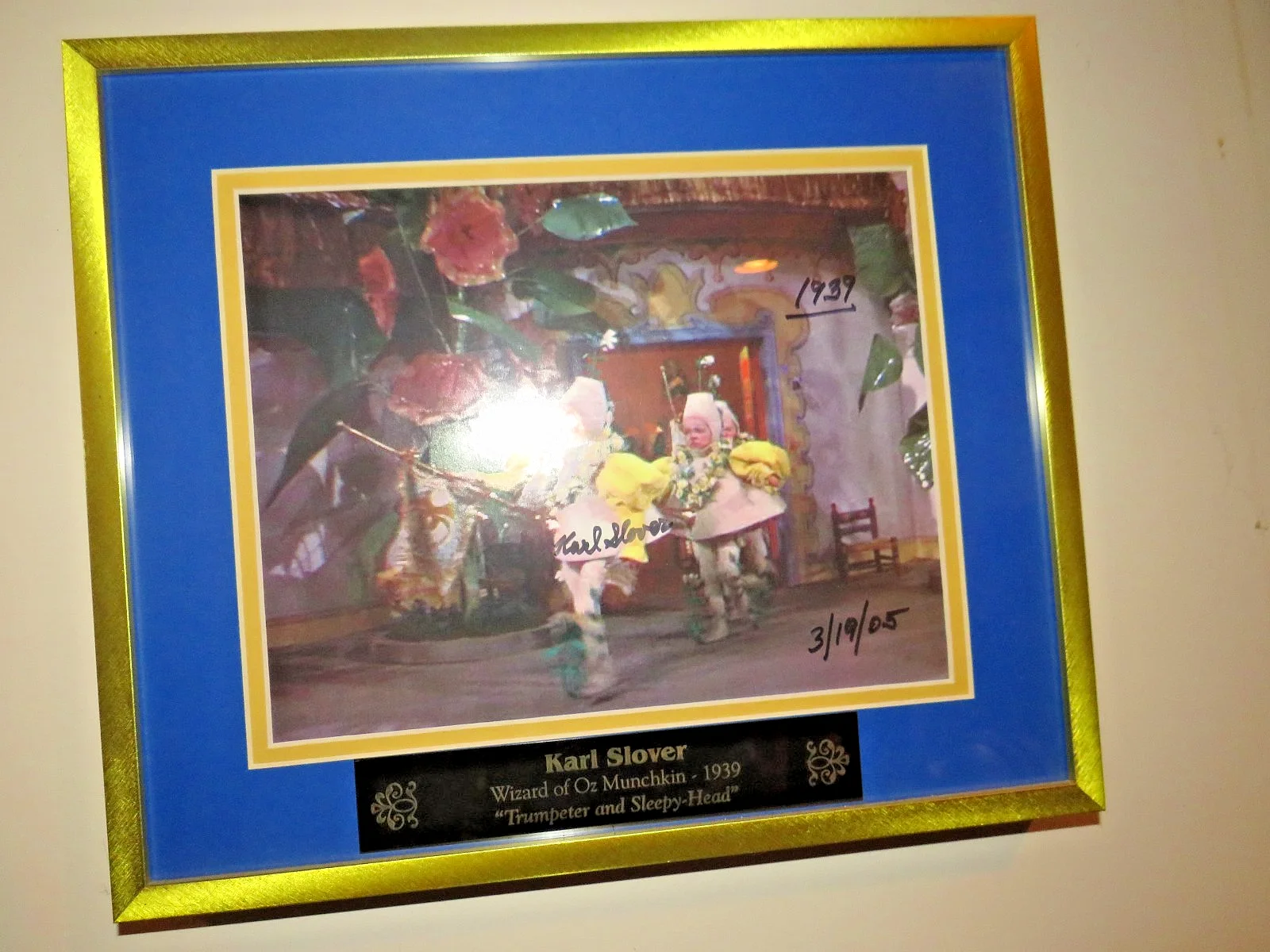 SEE LISTING — 1939 WIZARD OF OZ MUNCHKIN KARL SLOVER TRUMPETER & SLEEPY HEAD SIGNED PHOTO FRAM, изображение 2