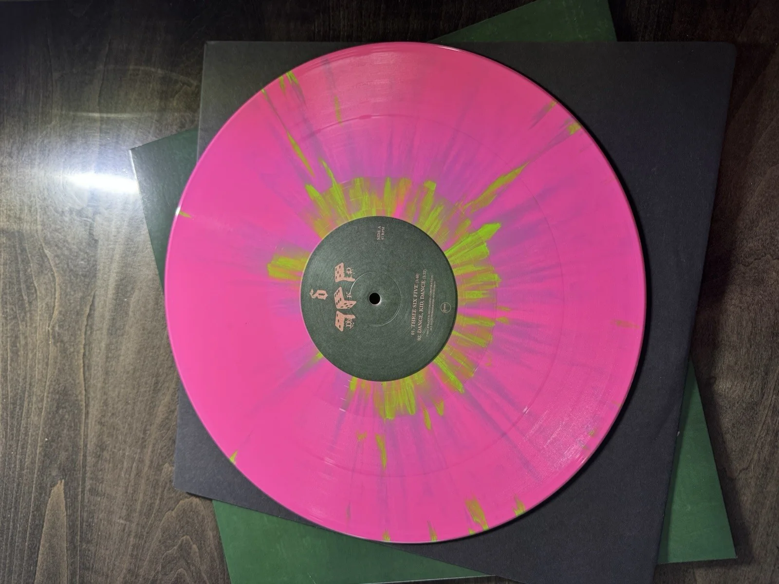 Shinedown Signed Record LP - Green Cover, Pink/Green Splatter Vinyl, Autographed, изображение 3