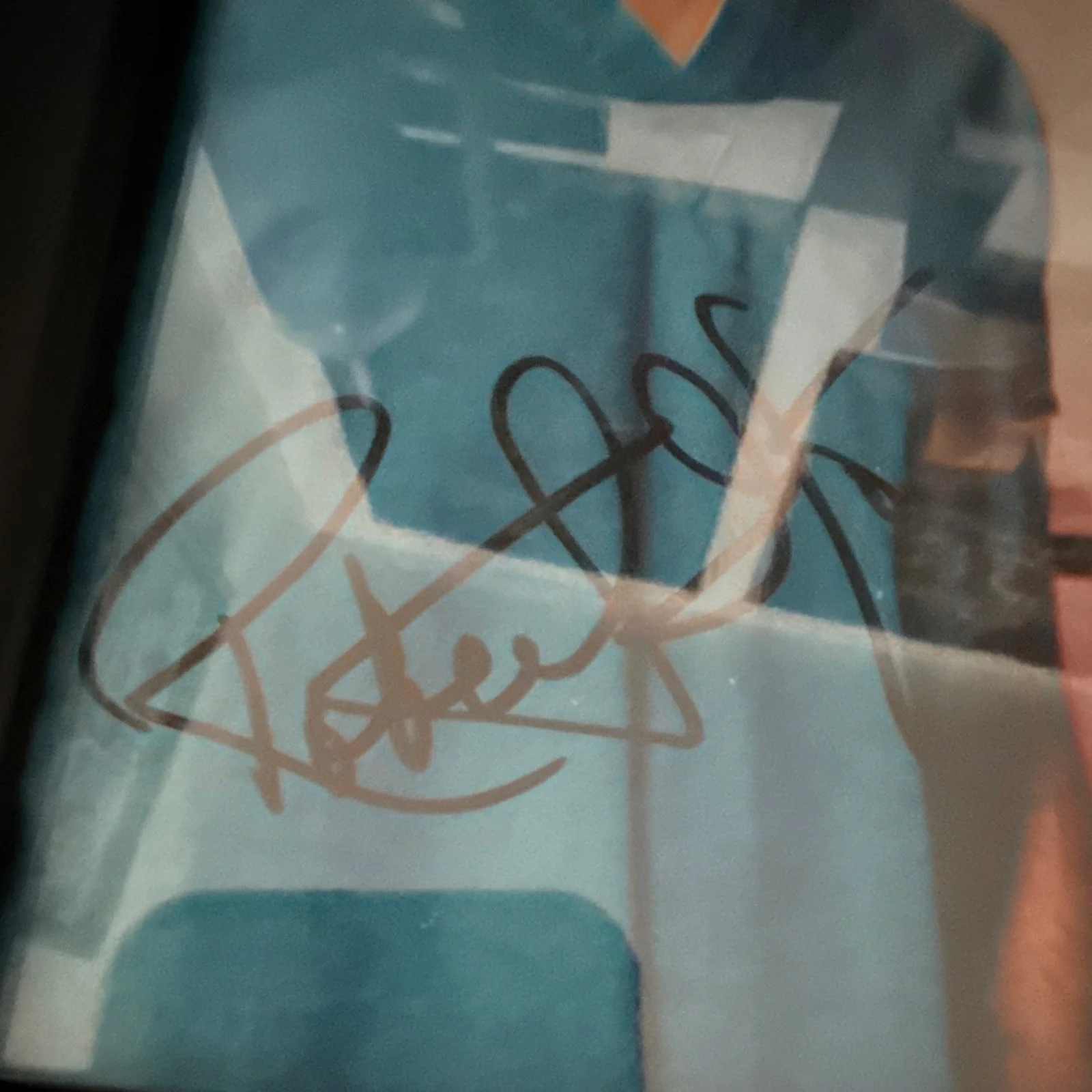 Original Framed Autographed TV Photo Signed by Two Actors in Medical Scrubs, изображение 2