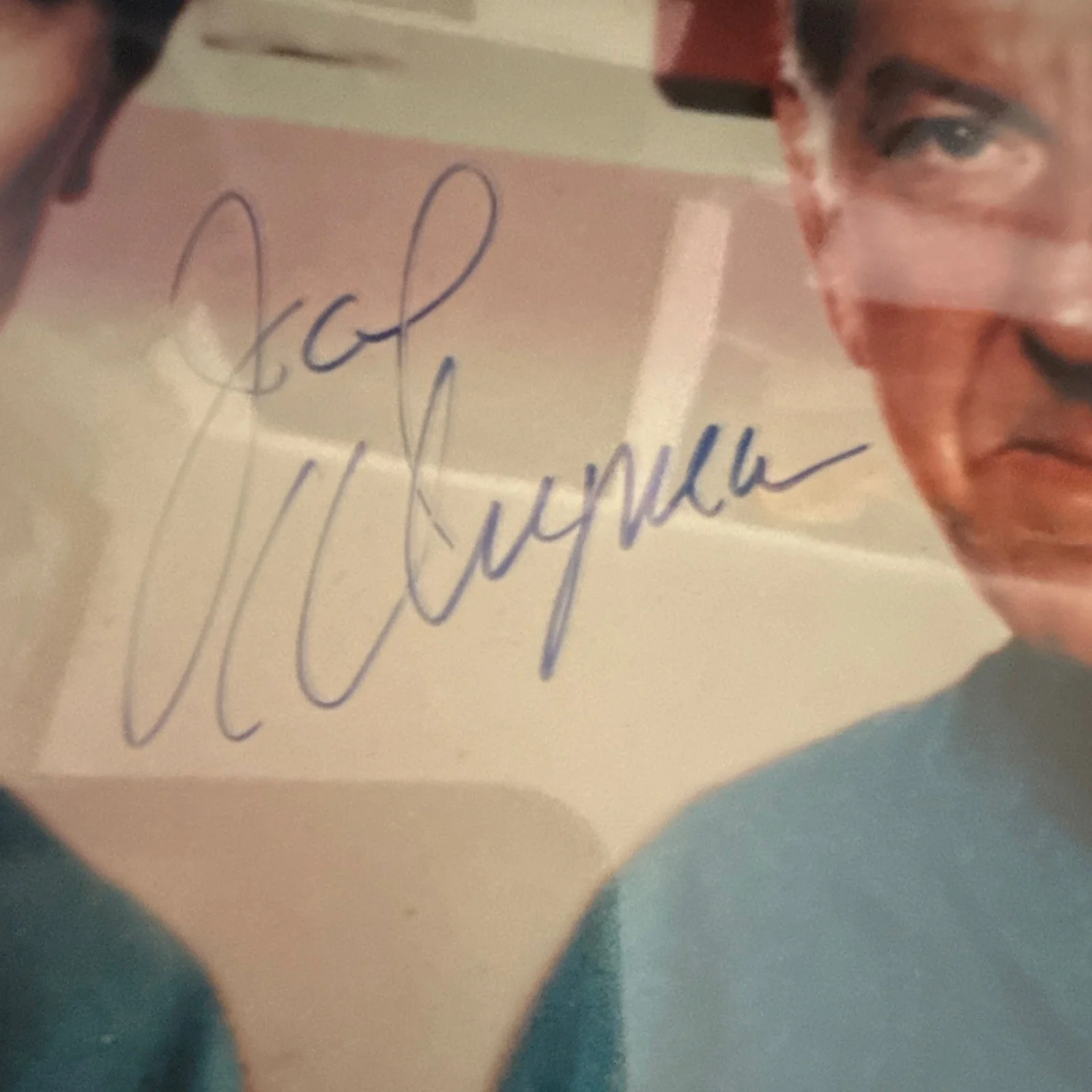 Original Framed Autographed TV Photo Signed by Two Actors in Medical Scrubs, изображение 3