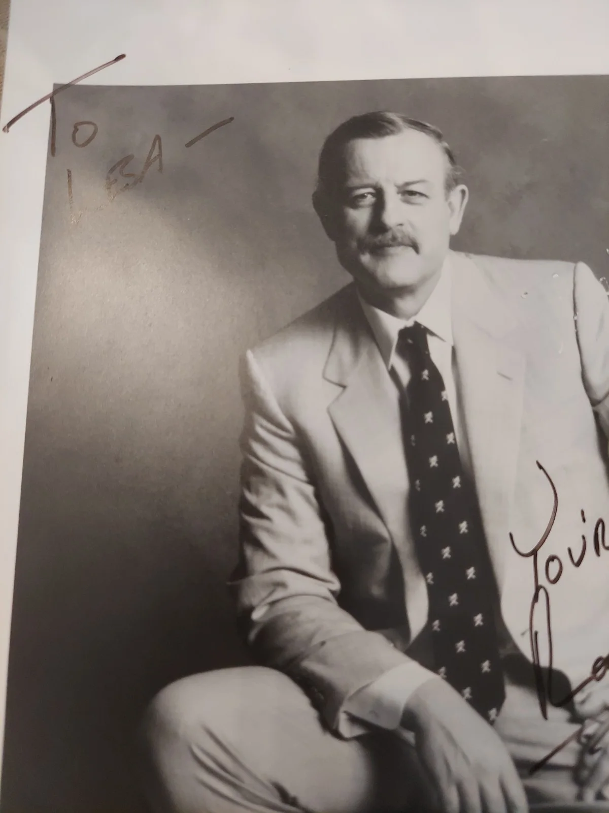 Roger Whittaker autographed 8 x 10 Capitol Nashville, image 2