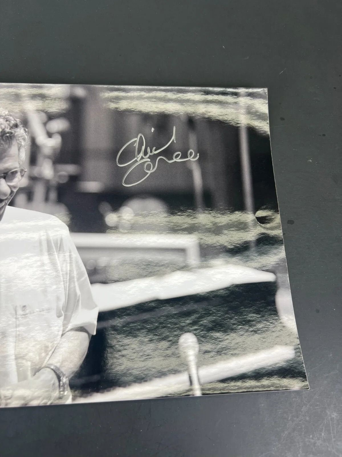 Chick Corea — Chick Corea Signed Autographed Studio Photo Jazz Composer Piano w/ Water Bottle, image 3