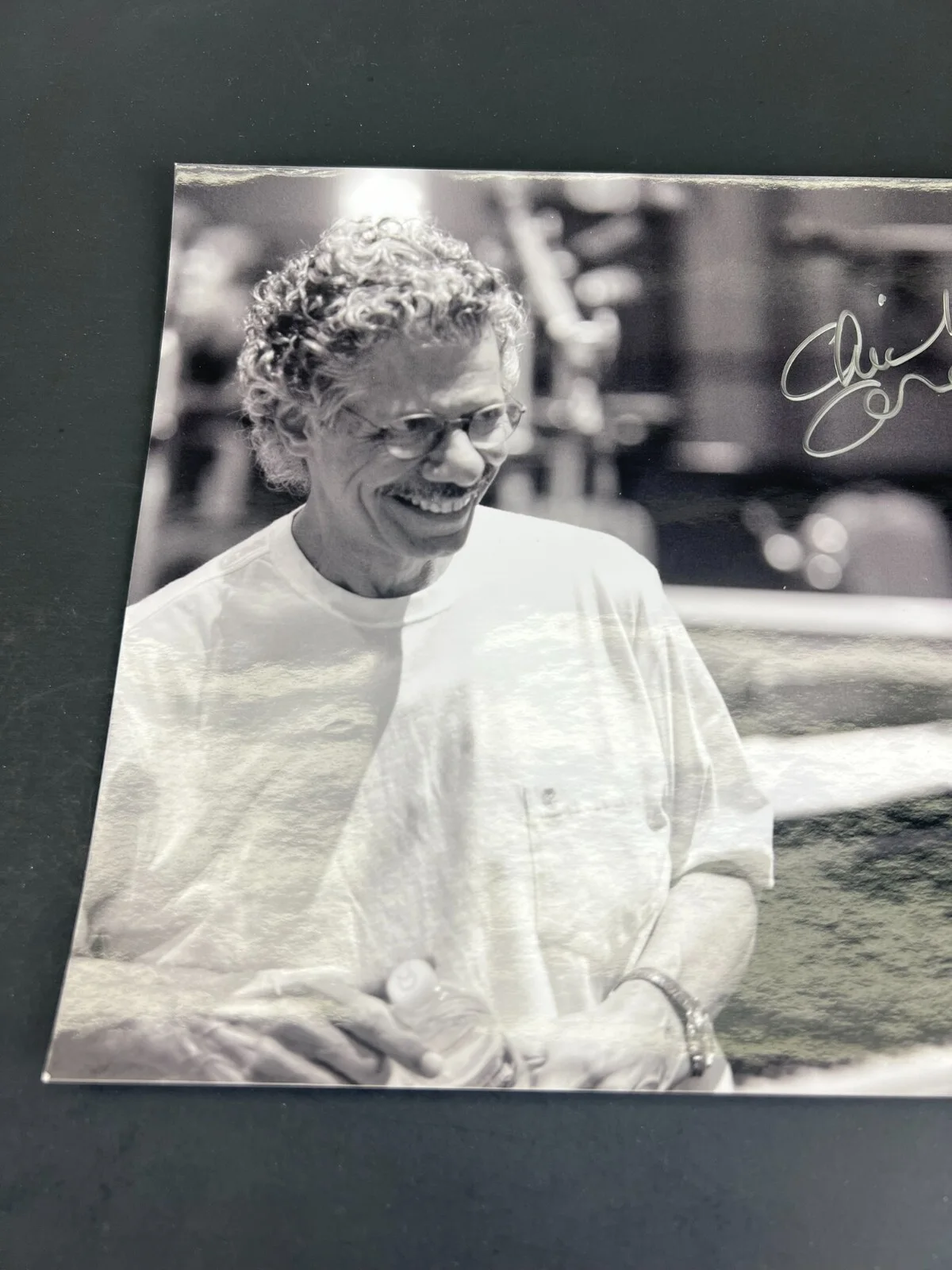 Chick Corea — Chick Corea Signed Autographed Studio Photo Jazz Composer Piano w/ Water Bottle, image 4