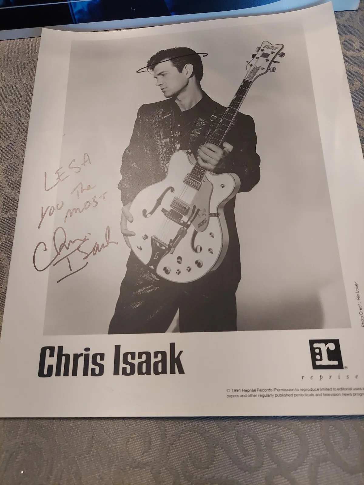 CHRIS ISAAK SIGNED Photo with GUITAR + Halo + Advertizing poster for Cd., image 2
