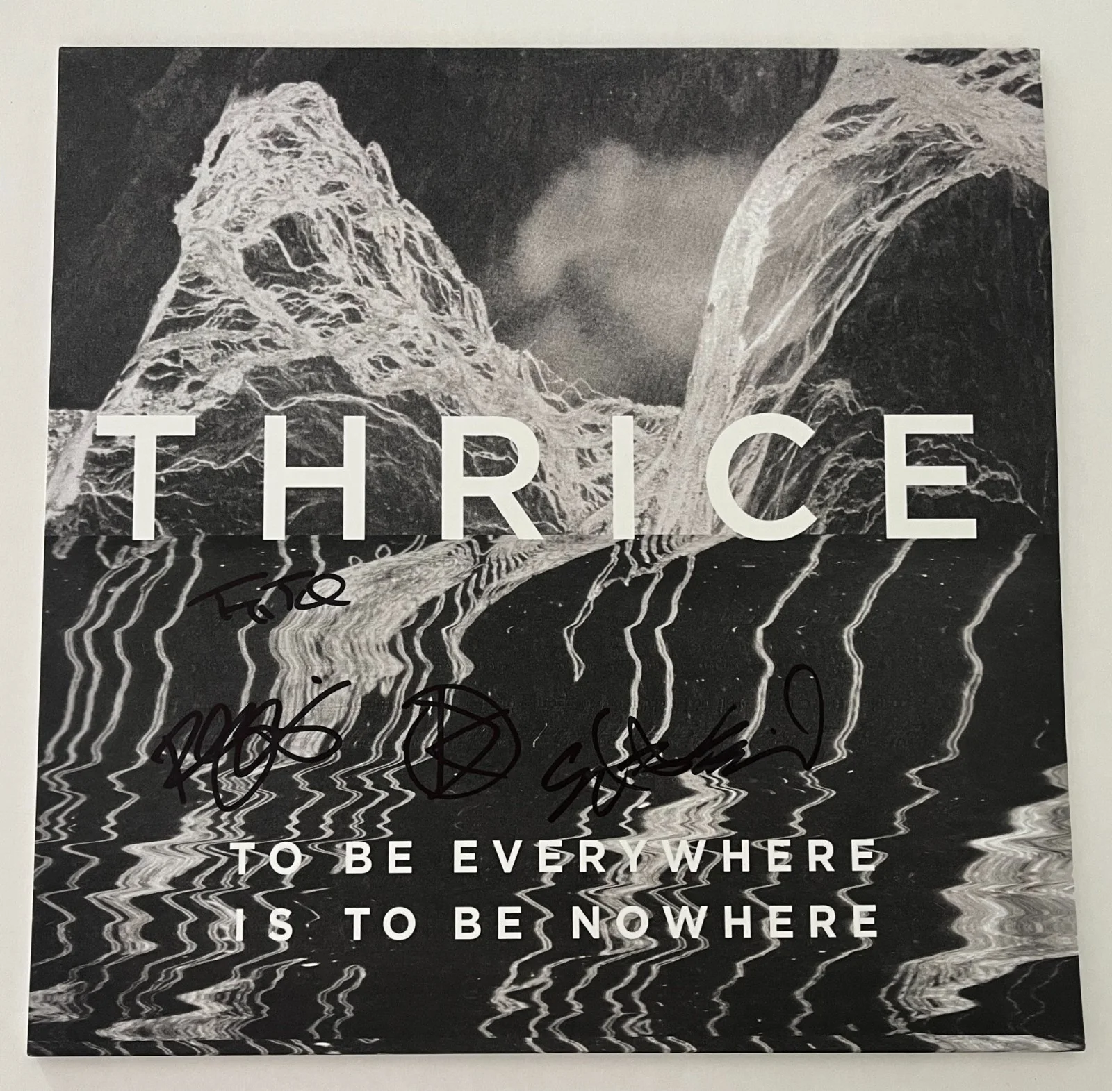 THRICE BAND SIGNED TO BE EVERYWHERE IS TO BE NOWHERE VINYL w/EXACT PROOF & COA, изображение 2