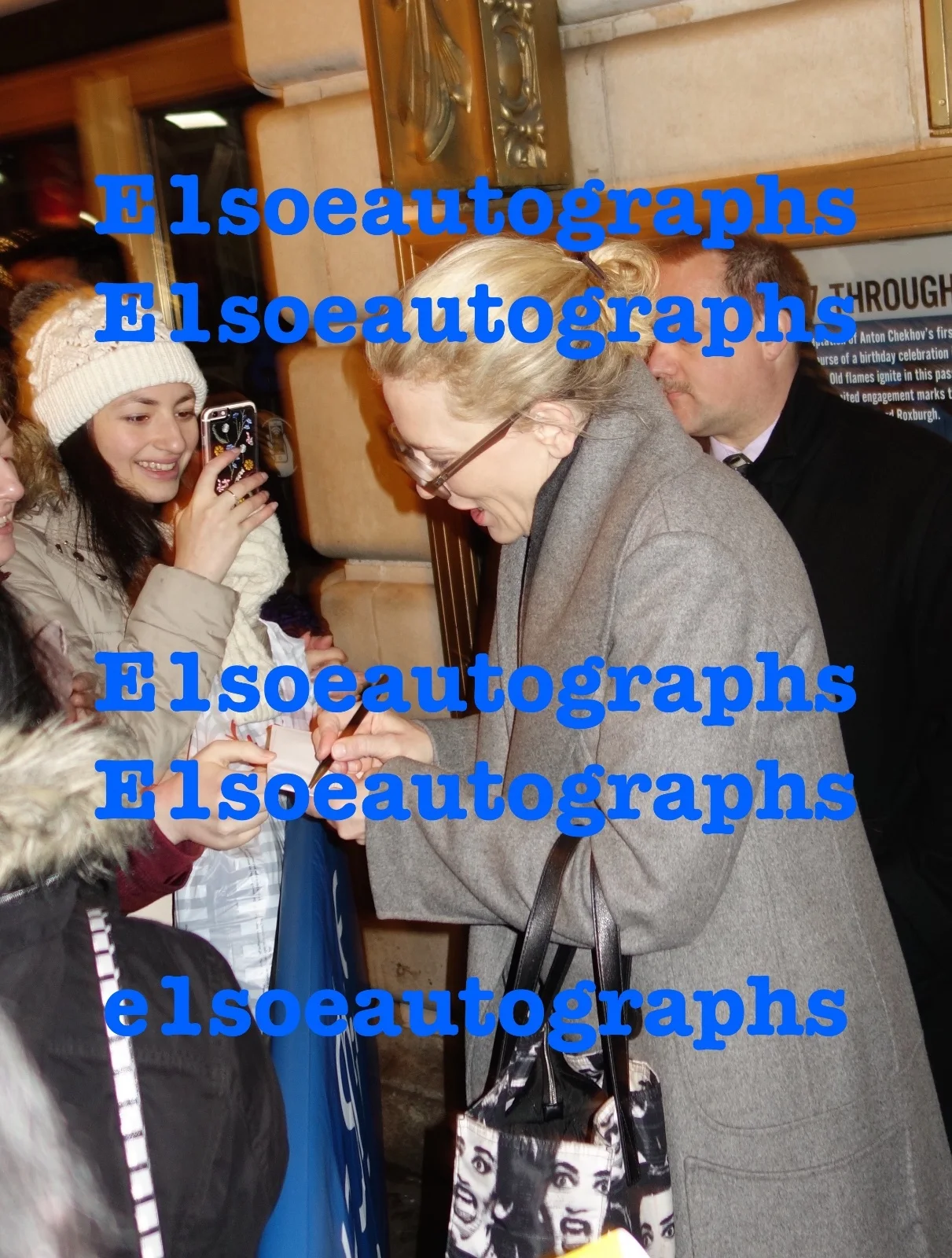 Cate Blanchett — Cate Blanchett signed 8x10 photo In Person. Proof - Elizabeth . Oscar Winner, изображение 3