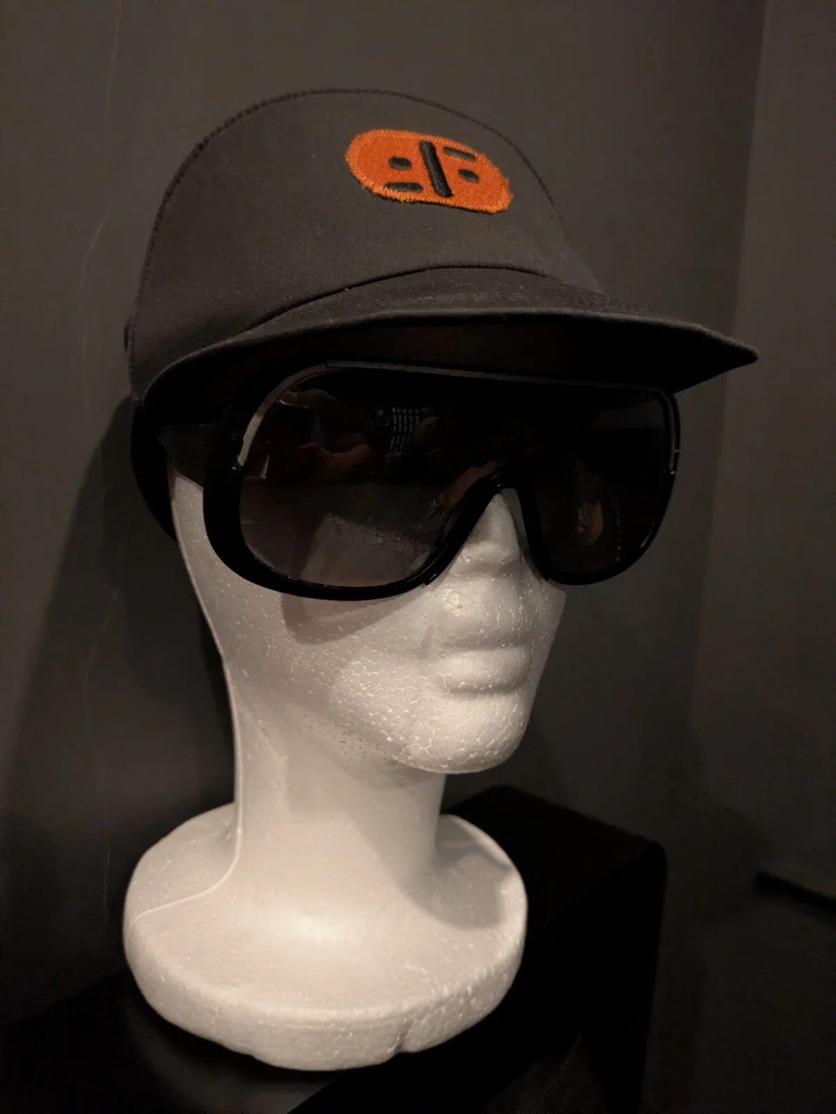 V Miniseries Original Screen Worn Visitor Cap And Glasses, image 2
